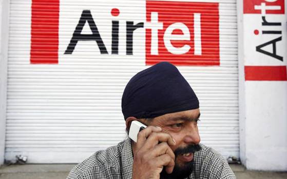Airtel Free 4G Plans - Man talking with phone